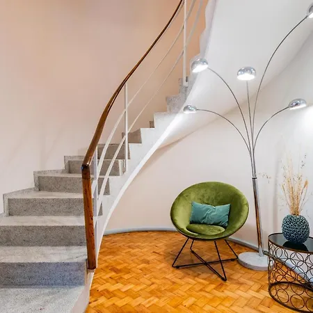 Unique Modernist Duplex & Parking Oporto