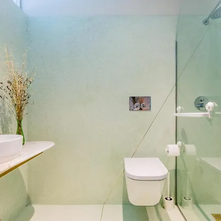 Unique Modernist Duplex & Parking Apartamento
